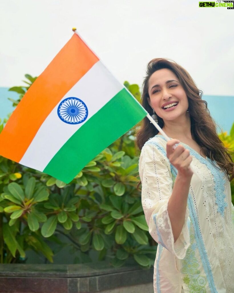 Pragya Jaiswal Instagram - Celebrating the immense strength, diversity and unity of our incredible nation! Happy Independence Day India 🇮🇳🧡 #JaiHind Wearing @shopmulmul Pictures @deepak_das_photography