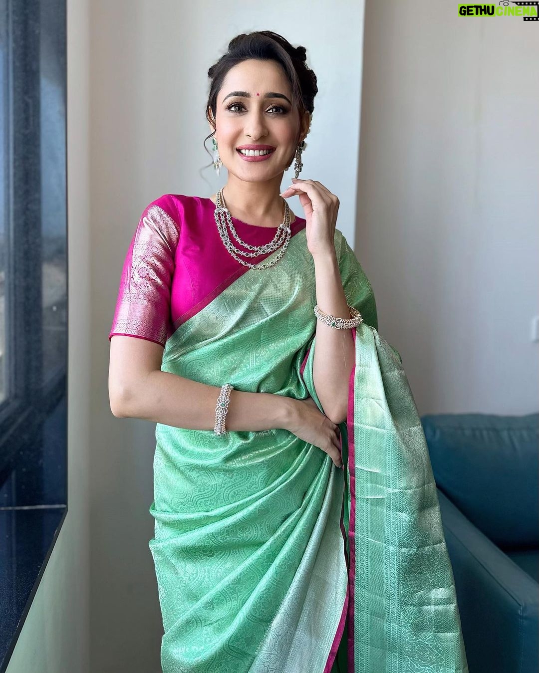 Pragya Jaiswal Instagram - A saree moment 💕 For the opening of @kanchipuramnarayanisilks @deroyalmensethnic in Nellore wearing : Saree @kanchipuramnarayanisilks Jewellery @narayani_silver_house Makeup @makeupartistpj Hair @hairdo_vamsi Managed by @visioncelebhub