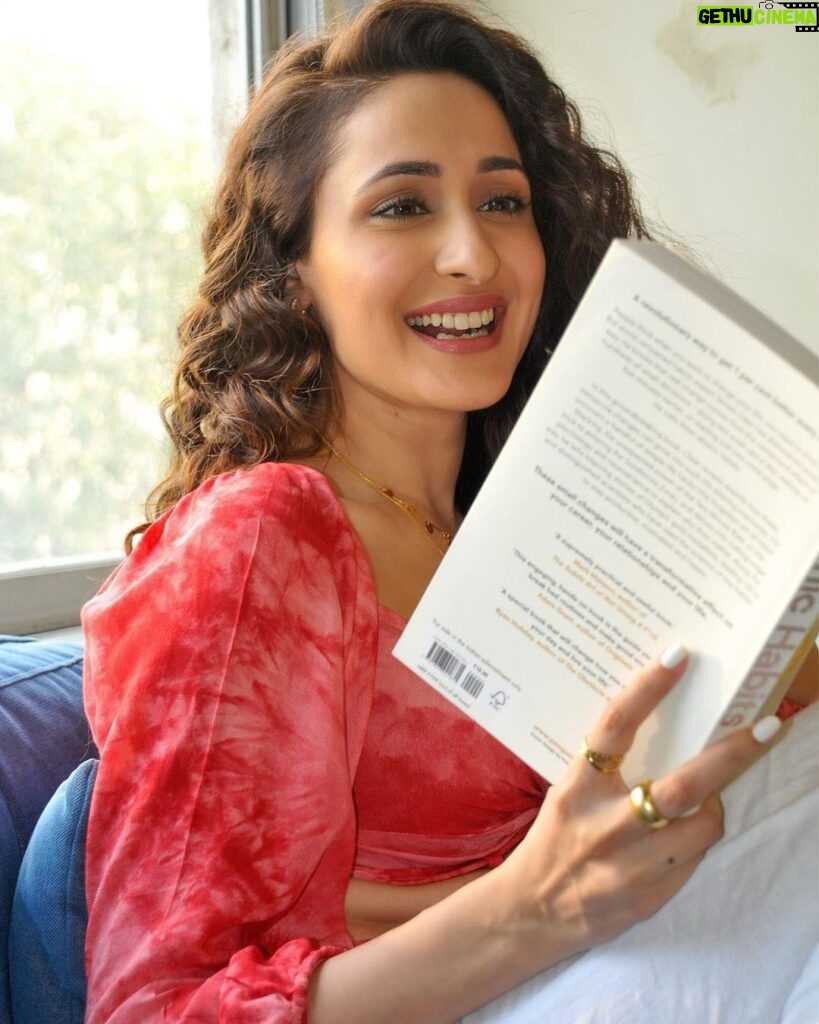 Pragya Jaiswal Instagram - Perfect weather to pick up a book 📚 What are you currently reading?