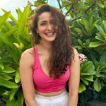 Pragya Jaiswal Instagram – New beginnings, smell of fresh flowers and skyline sunsets 🏠🌸🌅