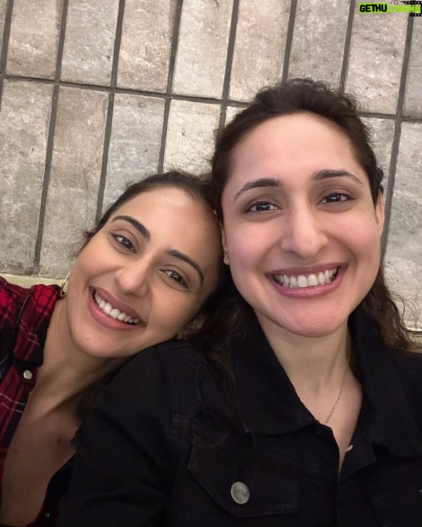 Pragya Jaiswal Instagram - Happiest birthday babygirl @rakulpreet 🎂🥳❤️ No one like you !! The happiest, most positive bundle of energy & truly just THE BEST !! Wish you ALL the love, luck, happiness & everything that you’ve ever wished for.. Love u to the moon & back ❤️❤️