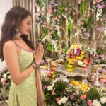 Pragya Jaiswal Instagram - Ganpati Bappa Morya 🌸🐘💚 May bappa bless us all with health, happiness & abundance in the coming year ✨💫 Outfit @sukritiandaakritiofficial Earrings @the_bling_girll Bangles @keiyura_jewelry Ring @ananaofficial Footwear @fizzygoblet Makeup @athirathakkar Hair @thakuramit190 Styled by @anshikaav Assisted by @bhatia_tanisha