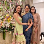 Pragya Jaiswal Instagram - Ganpati Bappa Morya 🌸🐘💚 May bappa bless us all with health, happiness & abundance in the coming year ✨💫 Outfit @sukritiandaakritiofficial Earrings @the_bling_girll Bangles @keiyura_jewelry Ring @ananaofficial Footwear @fizzygoblet Makeup @athirathakkar Hair @thakuramit190 Styled by @anshikaav Assisted by @bhatia_tanisha