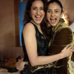 Pragya Jaiswal Instagram - Mondays are to rewind the weekends 🖤 #Samsbirthday #Friendslikefamily Bastian - At The Top