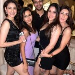 Pragya Jaiswal Instagram - Mondays are to rewind the weekends 🖤 #Samsbirthday #Friendslikefamily Bastian - At The Top
