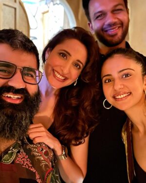 Pragya Jaiswal Instagram - Mondays are to rewind the weekends 🖤
#Samsbirthday #Friendslikefamily