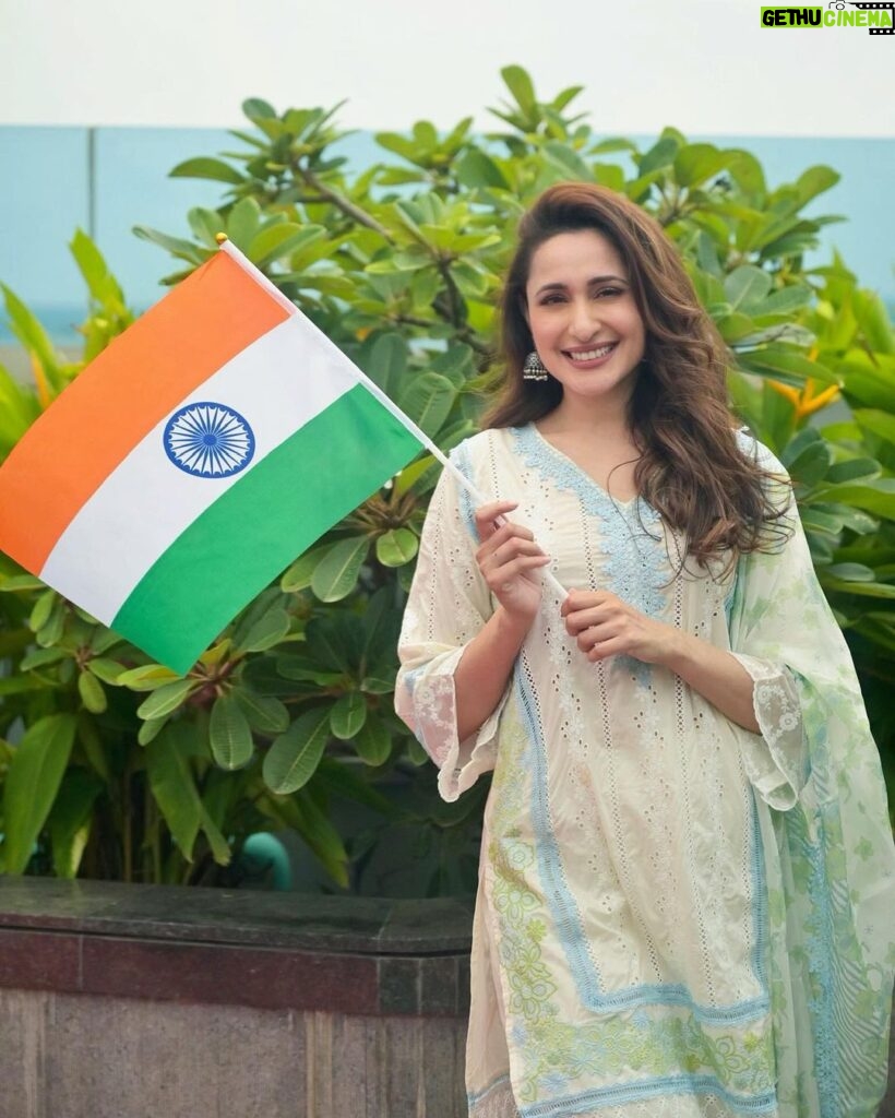 Pragya Jaiswal Instagram - Celebrating the immense strength, diversity and unity of our incredible nation! Happy Independence Day India 🇮🇳🧡 #JaiHind Wearing @shopmulmul Pictures @deepak_das_photography