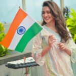 Pragya Jaiswal Instagram - Celebrating the immense strength, diversity and unity of our incredible nation! Happy Independence Day India 🇮🇳🧡 #JaiHind Wearing @shopmulmul Pictures @deepak_das_photography