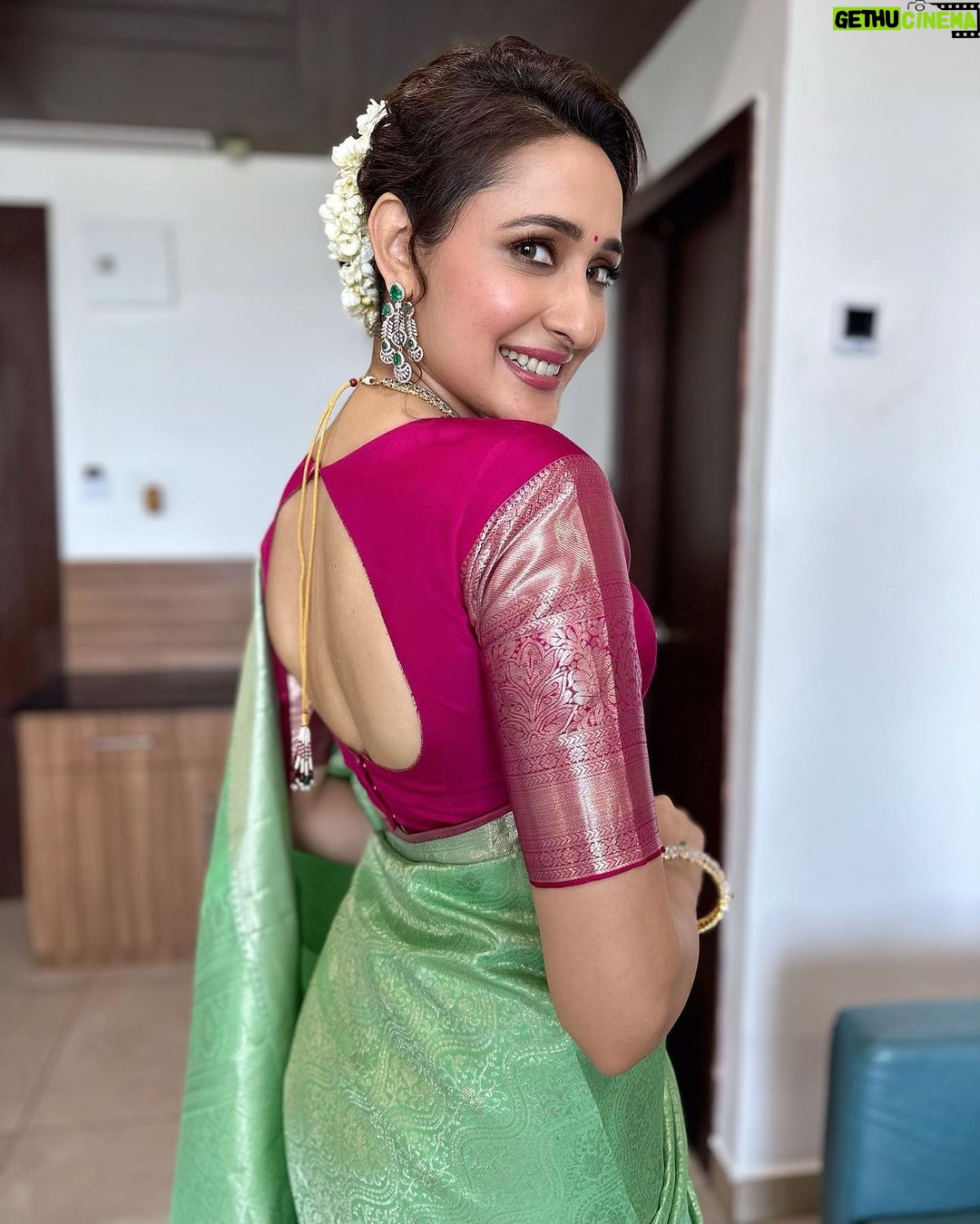 Pragya Jaiswal Instagram - A saree moment 💕 For the opening of @kanchipuramnarayanisilks @deroyalmensethnic in Nellore wearing : Saree @kanchipuramnarayanisilks Jewellery @narayani_silver_house Makeup @makeupartistpj Hair @hairdo_vamsi Managed by @visioncelebhub