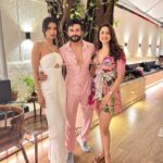 Pragya Jaiswal Instagram - Weekend recap 💕 Thank you @sahilgsalathia & @missmalini for a super fun Sunday scene ! 📸 by @sarvesh_shashi 🥰
