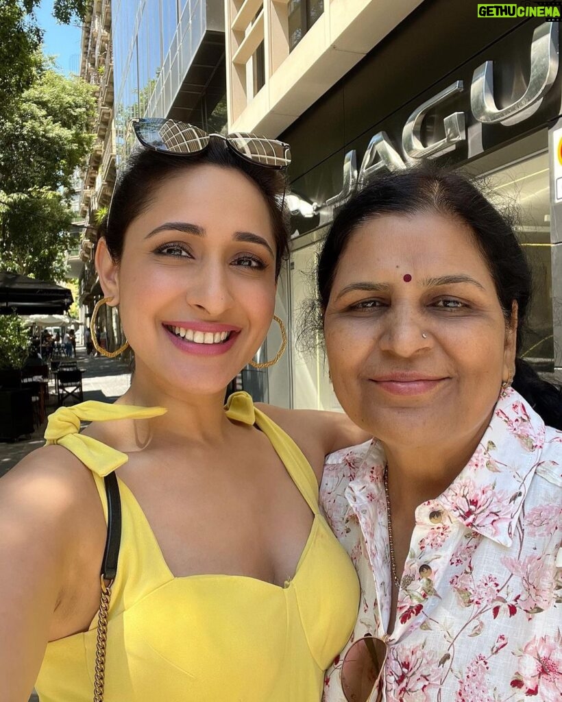 Pragya Jaiswal Instagram - Happy happy birthday dearest Mommy 🎂❤️ Thank you for giving us the best life & for teaching us the values that are with us every step of the way. Wishing you all the joys of life today & always 💕💕 you are our heart !