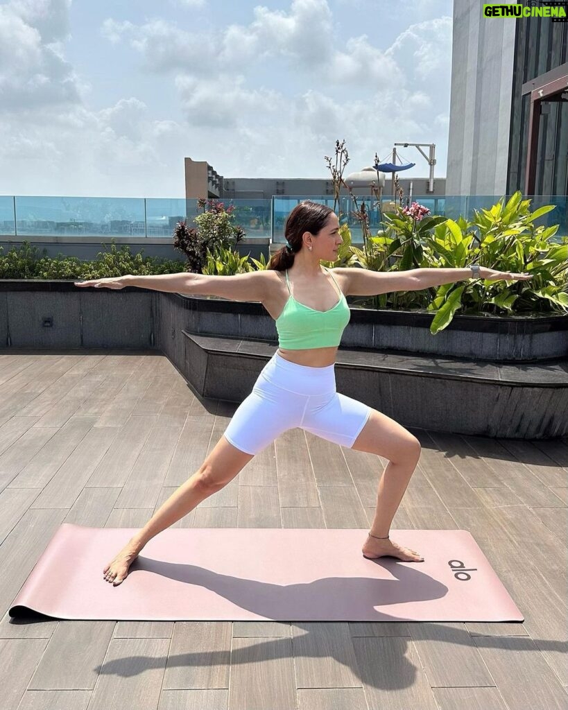 Pragya Jaiswal Instagram - Learning to be present, learning to love my movement, learning to be comfortable. Yoga has come into my life when I need it the most, so here’s me celebrating the power of yoga 🧘‍♀️ #InternationalYogaDay PS: Thank you to my yogini @anshukayoga for always being by my side 🌸💕
