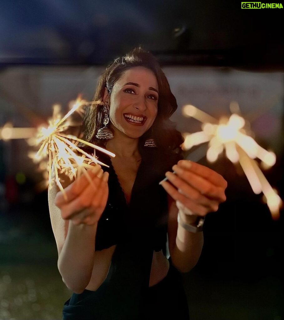 Pragya Jaiswal Instagram - Diwali 2023 ✨✨ A very different Diwali this year - my first everrr away from home, family & friends n I cudnt have asked for more! Grateful for moments spent with this amazing team & looking forward to all that lies ahead 💫💫 Missed you my sparks 🧨❤ Also happy new year everyone 🥳💥 London, United Kingdom