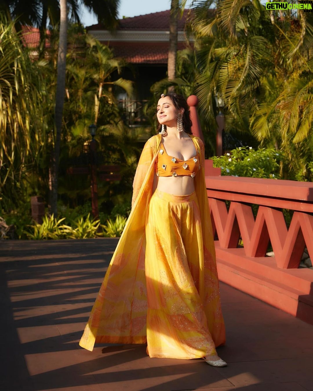 Pragya Jaiswal Instagram - Mehendi hai rachne wali 💛🍊 #AbDonoBhagnani #MehendiCeremony Outfit @monikanidhii Jewellery @sachdeva.ritika Footwear @fizzygoblet Styled by @anshikaav Assisted by @bhatia_tanisha Shot by @kadamajay