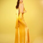 Pragya Jaiswal Instagram - Giving golden hour 🤌🏻💛✨ For @amazonprime celebrations last night : Outfit @saulee Earrings @voycejewellery Footwear @oceedeeshoes Makeup @mua_aanchalkhanna Hair @hairbyzeba Styled by @anshikaav Assisted by @bhatia_tanisha Shot by @kaasastudio