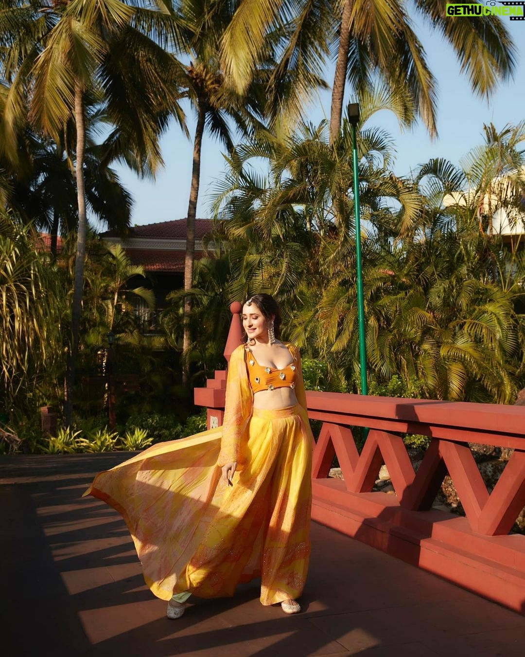 Pragya Jaiswal Instagram - Mehendi hai rachne wali 💛🍊 #AbDonoBhagnani #MehendiCeremony Outfit @monikanidhii Jewellery @sachdeva.ritika Footwear @fizzygoblet Styled by @anshikaav Assisted by @bhatia_tanisha Shot by @kadamajay