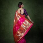 Prajakta Mali Instagram - खुलं आभाळ ढगाळ त्याला रूढींचा इटाळ . माझ्या लाख सजणा… ही कांकणाची तोड माळ तू…! . #शृंगार #प्रेम #गुलाबी #मराठीमूलगी #मराठीसाज #प्राजक्तराज #prajakttamali @♥️ . Jwellery by - @prajaktarajsaaj @🎯 . Saree - @paithanis.by.mrugakirloskar Jewellery - @prajaktarajsaaj Styled by - @rajasidatar Hmu - @seemaaofficial @baratemahesh16 Clicked by - @kalyaam_2.0