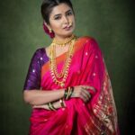 Prajakta Mali Instagram – खुलं आभाळ ढगाळ 
त्याला रूढींचा इटाळ 
.
माझ्या लाख सजणा…
ही कांकणाची तोड माळ तू…! 
.
#शृंगार #प्रेम #गुलाबी #मराठीमूलगी #मराठीसाज #प्राजक्तराज #prajakttamali @♥️

.
Jwellery by – @prajaktarajsaaj @🎯 

.

Saree – @paithanis.by.mrugakirloskar 
Jewellery – @prajaktarajsaaj 
Styled by – @rajasidatar 
Hmu – @seemaaofficial @baratemahesh16
Clicked by – @kalyaam_2.0