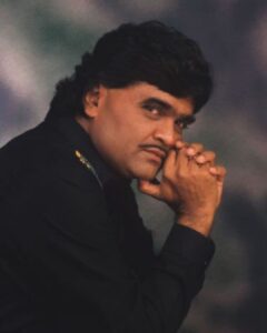 Prajakta Mali Instagram - आपले अत्यंत लाडके, अत्यंत आदरणीय, अभिनयातले “भीष्म पितामह” “अशोक मामा”; आपणांस “महाराष्ट्र भूषण” पुरस्कारासाठी मनापासून आभाळभर शुभेच्छा. . असेच आम्हांला उत्तमोत्तम काम करण्यासाठी प्रेरीत करत रहा… 😌. #खूपप्रेम #खूपआदर #खूपआनंद#अशोकमामा #मराठीचित्रपटसृष्टी #prajakttamali @♥️