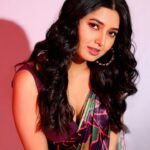 Prajakta Mali Instagram - And I already got the Christmas gift. Today we are 2.1 Million Insta family. 😌🥳😇 . On that happy note, can I celebrate “World saree day” today instead of 21st.🤪 (Saree was big element of mine this year, it will be unfair if don’t post anything here.. He na? So here I am..!) . Keep showering your love and support my Insta family..😌♥️ Let’s grow big..♥️ Thank you 🙏 #gratitude #love #instagood #instagram #socialmedia #social #saree #indianwear #prajakttamali @♥️