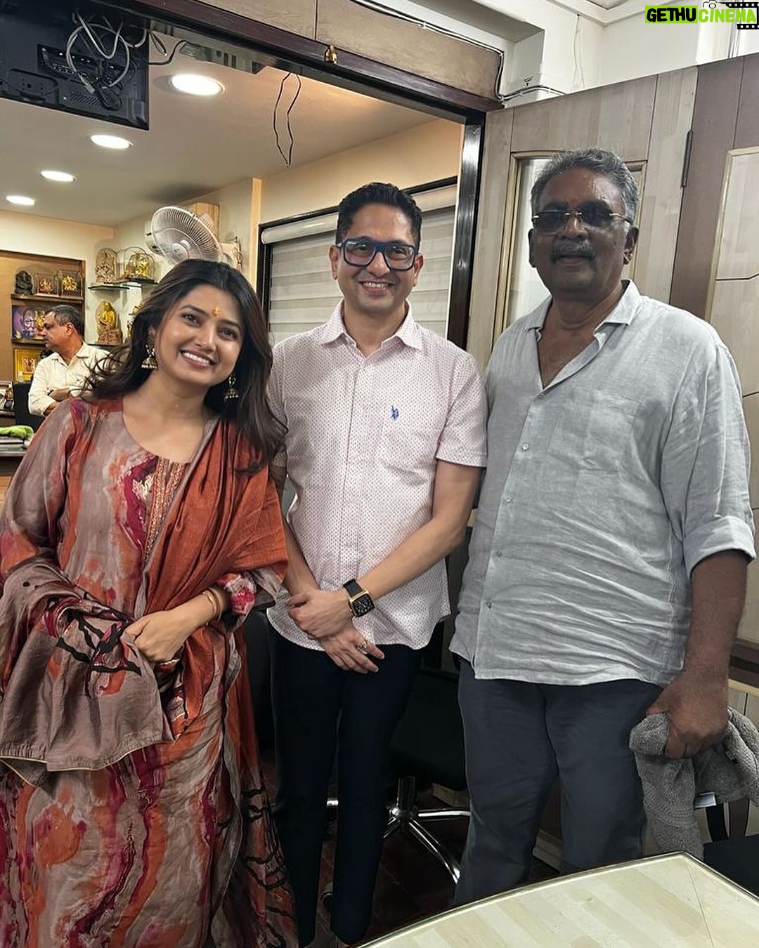 Prajakta Mali - 137.3K Likes - About 3 days ago…
#latepost
.
साई भंडारा - विरार..
.
Glad, I got the opportunity to have great conversation with @govinda_herono1, Bhai, Appa Thakur, @uttungthakur and Thakur family.
.
#gratitude #prajakttamali @😇