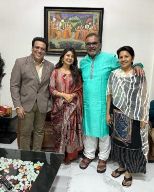 Prajakta Mali Instagram - About 3 days ago…
#latepost
.
साई भंडारा - विरार..
.
Glad, I got the opportunity to have great conversation with @govinda_herono1, Bhai, Appa Thakur, @uttungthakur and Thakur family. 
.
#gratitude #prajakttamali @😇