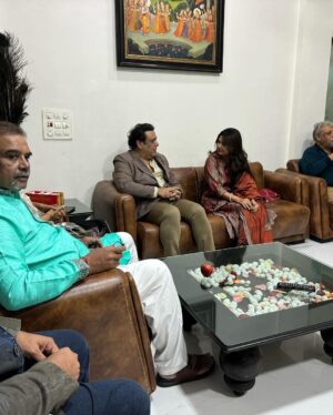 Prajakta Mali Instagram - About 3 days ago…
#latepost
.
साई भंडारा - विरार..
.
Glad, I got the opportunity to have great conversation with @govinda_herono1, Bhai, Appa Thakur, @uttungthakur and Thakur family. 
.
#gratitude #prajakttamali @😇