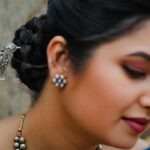 Prajakta Mali Instagram – छोड़ के अपने काशी मथूरा.
आके बसो मोरे नैन..
कान्हा..। 
तूम बिन पाऊँ कैसे चैन..।
तरसू तूम्हीं को दिन रैन..।
.
#मोरकाटा #कृष्ण #कान्हा #म्हाळसा #प्राजक्तराज #कुडी #एकदाणी #prajakttamali @🦚