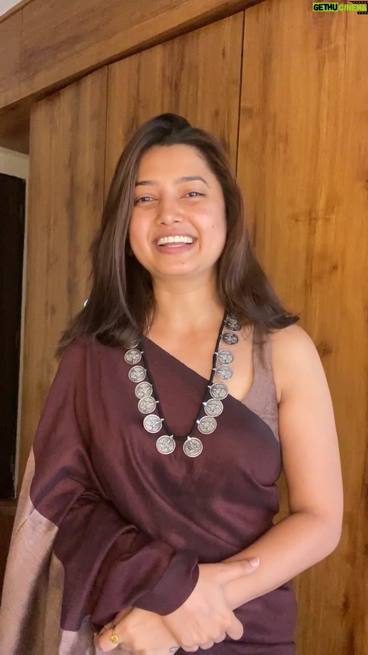 Prajakta Mali Instagram - पुतळी हार - म्हाळसा (चांदी) . @prajaktarajsaaj www.prajaktaraj.in . सोनसळा (प्रतिसोनं) मध्ये आहेच, आज म्हाळसा मध्येही आगमन झालय. ☺️ . #पुतळीहार अत्यंत जूना अलंकार 🎯#महालक्ष्मी #तुळजाभवानी #महाराज यांच्या गळ्यात आपल्याला पहायला मिळतो. Bringing the authenticity back 🎯 #प्राजक्तराज #prajakttamali @♥️