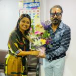 Prajakta Mali Instagram - Happy birthday Panase… @abhijitpanse sir🥳 . Late though but not that late. 😌 . Thank you so much for accepting flowers with the smile on face 😷🤪😌. #grateful for #today ☺️ . #grateful to @panseashwini ♥️ #longdue #friends #prajakttamali @🌟