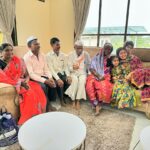 Prajakta Mali Instagram - 4 generations at “Kunj”🥰. . Blood relationships with love and strong bond ; is a blessing 🥰. #grateful I am so glad; despite many difficulties they could manage to visit Kunj. . आजी-आजोबा (आईचे आई वडील) वास्तूशांतीसाठी खास पंढरपूरातून आले. #वास्तूशांती #प्राजक्तकुंज #आजीआजोबा #prajakttamali @♥️