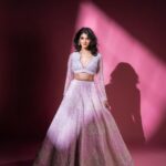 Pranali Rathod Instagram - 🌸 . makeup- @makeup_by_nainaa Outfit @riantasofficial @darshimehtaa 📷- @kakali_das_photography