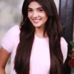 Pranali Rathod Instagram - Hey beautiful souls! I’ve got something amazing to share – the secret to transforming your frizzy hair in just 2 minutes!” It is @lovbeautyandplanet_in’s Argan Oil & Lavender 2min Magic Masque. This hair masque is made with Argan Oil & Coconut Oil that tames the frizz in just 2 mins. Also, LOVE the fragrance of fresh Lavender!🪻 I just LOVE how soft & frizz-free my hair feels. Love this #2MinFrizzFix You’ll need to try it too! #Ad #lovebeautyandplanet #HairProducts #HairCare #hairmasque# NoFrizz #SmallActsofLoveforHair #SmallActsofLove#HairCareRoutine#FrizzFreeHair