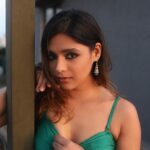 Pranati Rai Prakash Instagram - Aankhein kabhi sundar, kabhi bas gehri hoti hain, zindagi se aamna saamna jo kiya hai Khud ke khayaalon se roz ladna aur bachna aasaan lagta hai kya? Captured by @girish_rajput_photography ✨