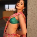 Pranati Rai Prakash Instagram - Chalo phir, shayari likhte hain, isi bahane dil ke raaz to malum hon… Captured by @girish_rajput_photography