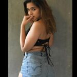 Pranati Rai Prakash Instagram - Left right profiles please! 🤓👽