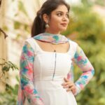 Pranika Dhakshu Instagram – Unnai Naan Ninaithale Mazhai Thoovthey…!!! 🌼🍃

Artist – @pranikadhakshu
Costumes – @ival.amali 
Photographer – @camerasenthil 
Makeup – @anjusartistry 
Shoot Organized by @rrajeshananda 

.
.
#pranikadhakshu #zara