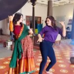 Pranika Dhakshu Instagram – With baby doll @antaraswarnakar 🤍
.
.
@zeetamizh 
.
.
#pranikadhakshu #antara #maya #charu #sandhyaragam #zeetamil #shootingfun #dance #latetothetrend Chennai, India