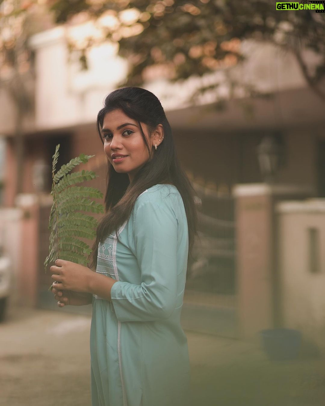 Pranika Dhakshu Instagram - Manithar Unarndhukolla Ithu Manitha Kaadhal Alla Adhaiyum Thaandi Punithaamaanathu π Pc : @thinkstudiosindia . . #pranikadhakshu #hiskanmani #kamal #guna #manjummelboys #addicted #kanmanisong Chennai, India