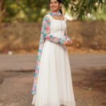 Pranika Dhakshu Instagram - 🤍🍃🤍 Artist - @pranikadhakshu Costumes - @ival.amali Photographer - @camerasenthil Makeup - @anjusartistry Shoot Organized by @rrajeshananda #pranikadhakshu #zara