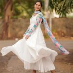 Pranika Dhakshu Instagram - சென்னை செந்தமிழ் மறந்தேன் உன்னாலே🤍🍃🌼 Artist - @pranikadhakshu Costumes - @ival.amali Photographer - @camerasenthil Makeup - @anjusartistry Shoot Organized by @rrajeshananda #pranikadhakshu #zara
