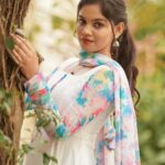 Pranika Dhakshu Instagram - பொட்டப் புள்ள பாதுகாப்பாக போக உலகம் பாதைப் போட்டு வைக்கும்… !!! இனிவரும்நாட்களில் …!!!! என்ற நம்பிக்கையுடன் வாடி ராசாத்தி… புதுசா… இளசா… ரவுசா… போவோம் வாடி வாலாட்டி…!!! மகளிர் தின வாழ்துக்கள் ..!!!! 🌼🍃 Artist - @pranikadhakshu Costumes - @ival.amali Photographer - @camerasenthil Makeup - @anjusartistry Shoot Organized by @rrajeshananda #pranikadhakshu #zara #magalirdhinanalvaazhthukkal #happywomensday