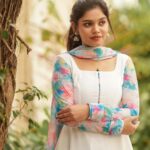 Pranika Dhakshu Instagram - Unnai Naan Ninaithale Mazhai Thoovthey…!!! 🌼🍃 Artist - @pranikadhakshu Costumes - @ival.amali Photographer - @camerasenthil Makeup - @anjusartistry Shoot Organized by @rrajeshananda . . #pranikadhakshu #zara