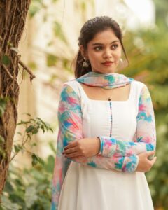 Pranika Dhakshu Instagram - Unnai Naan Ninaithale Mazhai Thoovthey…!!! 🌼🍃 Artist - @pranikadhakshu Costumes - @ival.amali Photographer - @camerasenthil Makeup - @anjusartistry Shoot Organized by @rrajeshananda . . #pranikadhakshu #zara