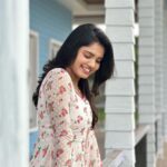 Pranika Dhakshu Instagram – Munbe vaaaa..!!!🌸🫶

Beautiful outfit from @chakrabortymukta 

#pranikadhakshu #charu #sandhiyaraagam #zeetamil #anarkali