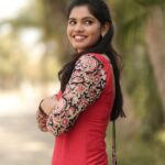 Pranika Dhakshu Instagram – Be so busy loving your life that have no time for hate , regrets or tears :)
.
.
Costume : @vino_outfits thanks a lots for amazing tops nd especially I love the quality ✨
.
.
#pranikadhakshu #durga #meenakshiponnunga #zeetamil #serial #love #joemovie #songs Chennai, India