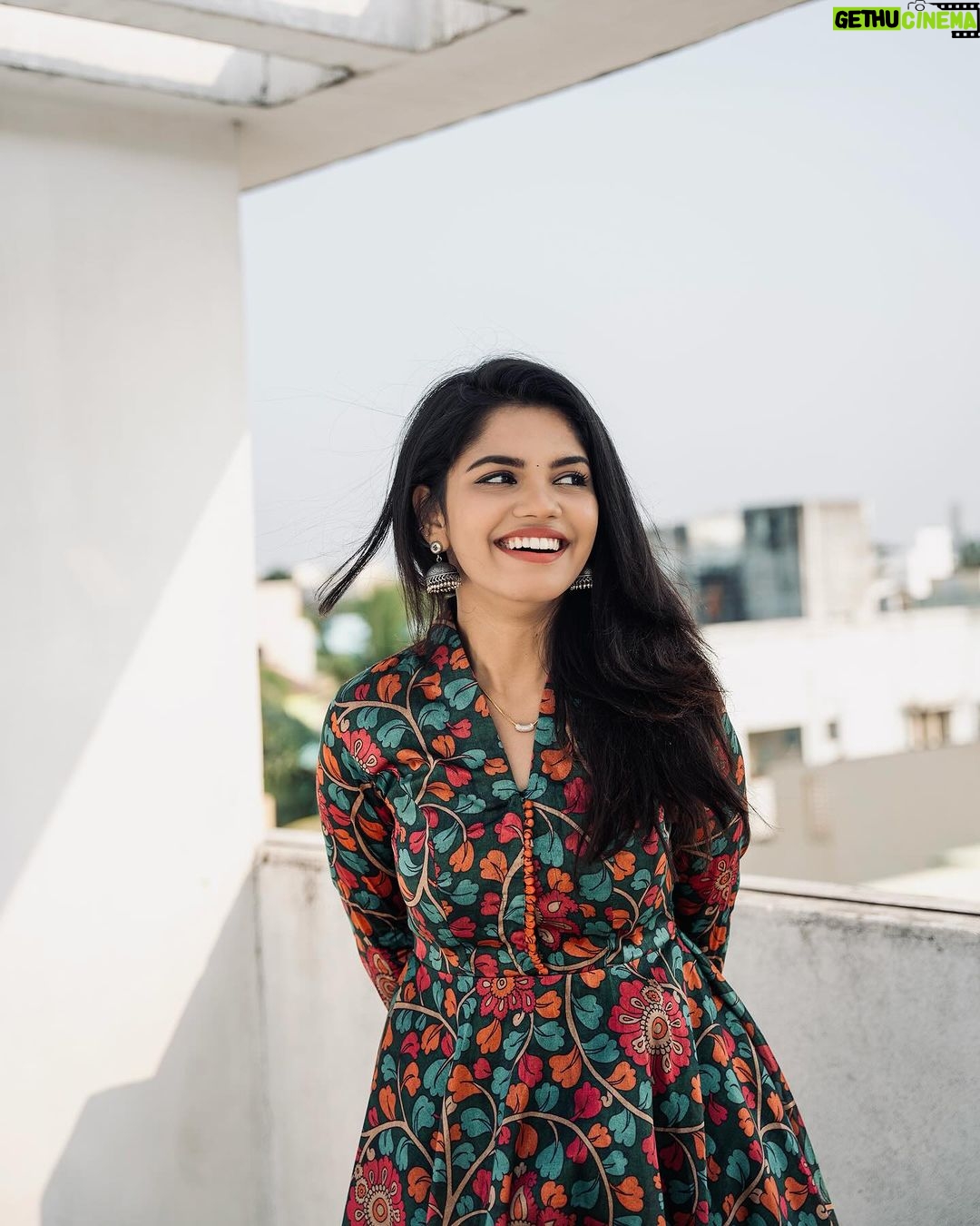 Pranika Dhakshu Instagram - Only getting better 😉💫 . . Costume : @dresscape_ 🤍 Pc: @portraitsbylokesh 🤍 . . . #pranikadhaksu #doubletap #justlikemagic #vibes #gratefulbeingme Chennai, India