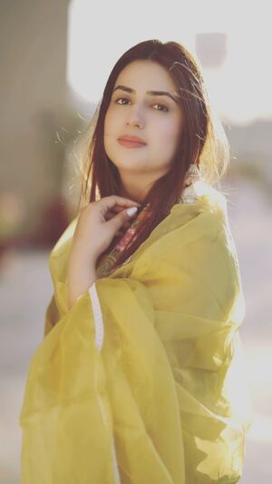 Pranjal Dahiya Instagram - Haan tu phla phla pyaar saa mera🤍
.
.
.
.
@filmy_officially ✨