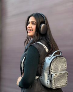 Pranjal Dahiya Instagram - “ NAKHRO “ song releasing on 21st Jan 🔥🚀 . . . #pranjaldahiya #gulabiqueen
