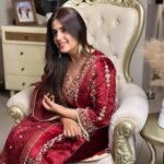 Pranjal Dahiya Instagram – ena deeveyan nu dasan ke chaanani nu dasse
chann vehre mere aa charheya🪙
.
.
.
.
Beautiful suit by @khwabeedabyamanjotbrar ❤️